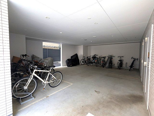 CREATIF UENO IRIYAの設備|屋内屋根付き自転車置場