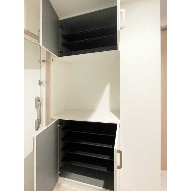 CREATIF UENO IRIYAの玄関|収納豊富なシューズBOXです