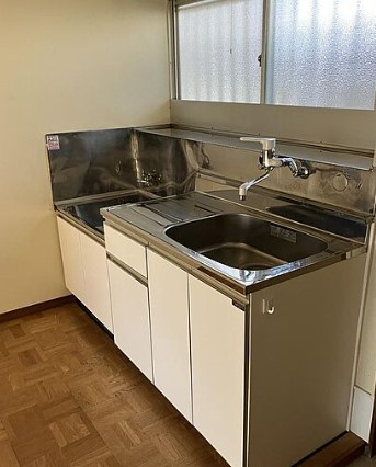 調布市国領町５丁目のアパートのキッチン