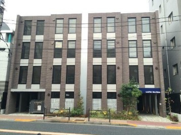 【外観】 | LAPiS練馬 | 鉄筋コンクリート造のがっちりとした建物。