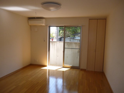 【居間・リビング】 | ジャスティスⅡ番館 | おしゃれな居間です