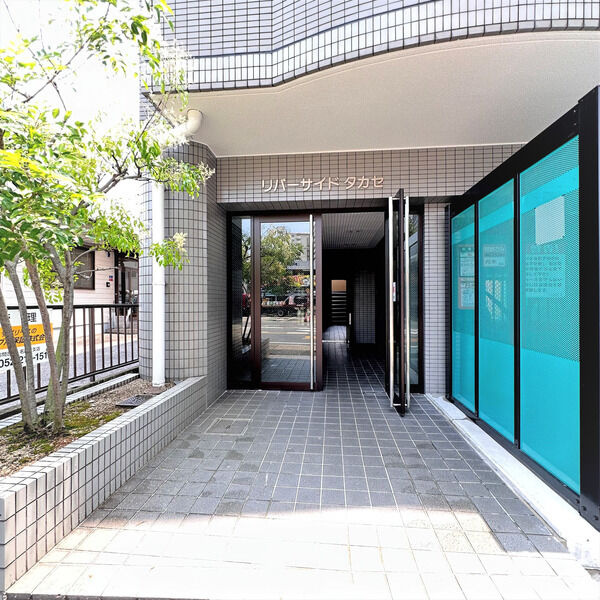 リバーサイドタカセのエントランス