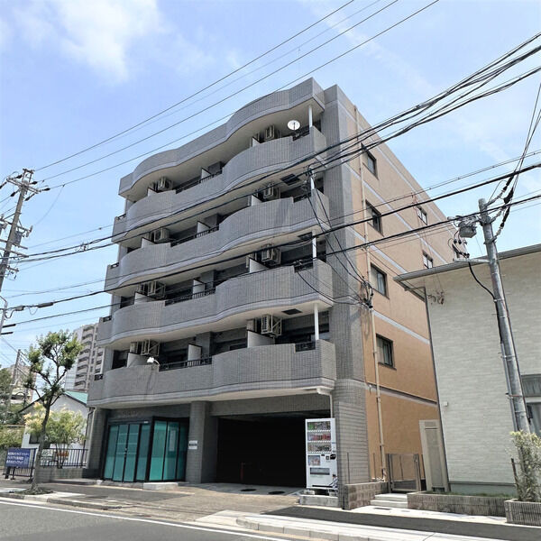リバーサイドタカセの外観