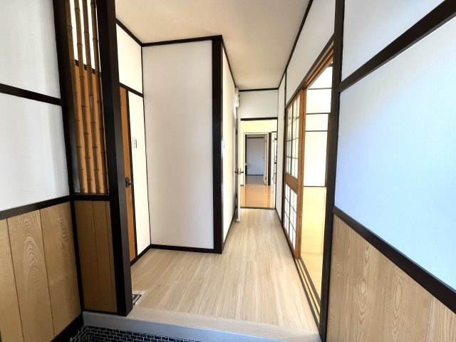 【玄関】 | 仲介手数料無料！黒石小学校に通えるリフォーム済み平屋　宇部市東須恵泉町　中古住宅 | きれいな玄関です