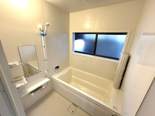 【浴室】 | 仲介手数料無料！黒石小学校に通えるリフォーム済み平屋　宇部市東須恵泉町　中古住宅 | １坪タイプのゆったりとしたお風呂