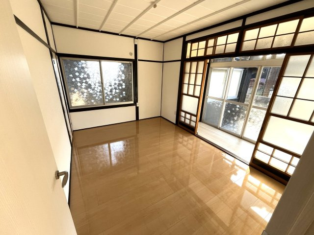 【洋室】 | 仲介手数料無料！黒石小学校に通えるリフォーム済み平屋　宇部市東須恵泉町　中古住宅 | ２面採光の明るいお部屋で健やかな毎日