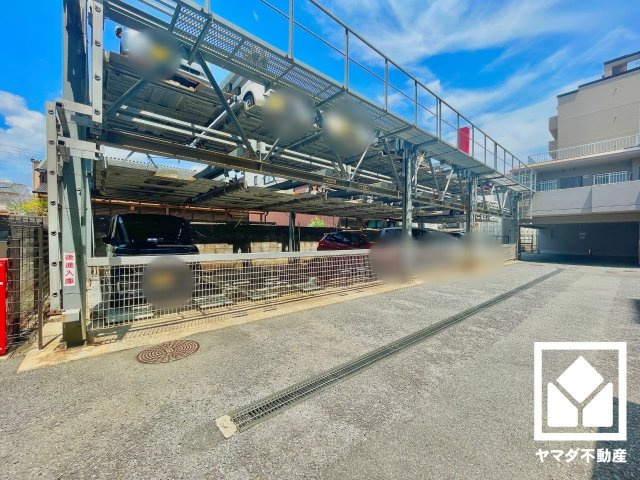 ペルル伏見桃山の駐車場