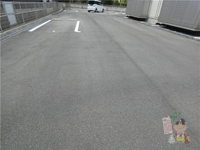 フローラリエの駐車場
