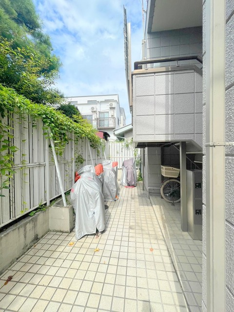 エステート笹塚のエントランス