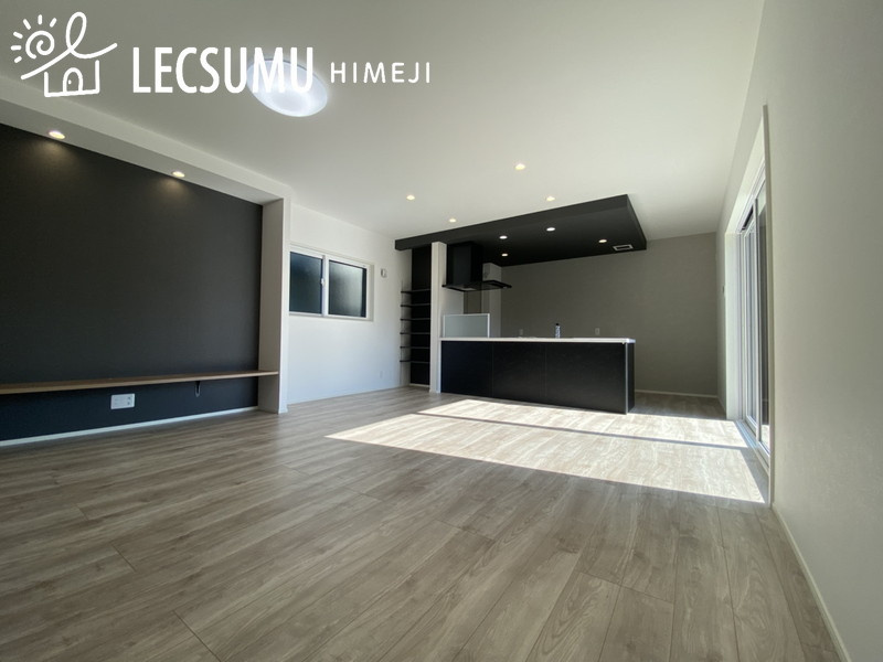 姫路市継Ⅱ／全３棟の居間・リビング|同社施工例