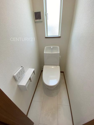 【トイレ】 | 前橋市表町2期 1号棟 | ２階トイレです。
温水シャワー洗浄機能付きです。