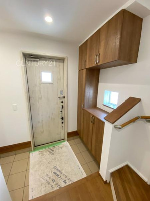 【玄関】 | 前橋市表町2期 1号棟 | シューズボックス付きの玄関です。
上部も収納付きで多くの収納が可能です。