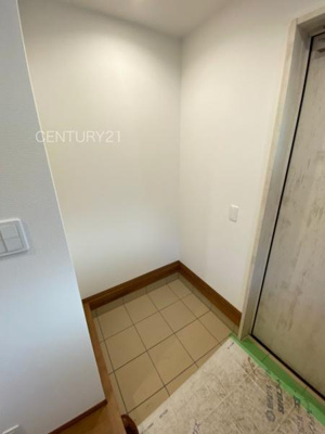 【玄関】 | 前橋市表町2期 1号棟 | 玄関横に土間収納付き。
沢山の収納が可能です。