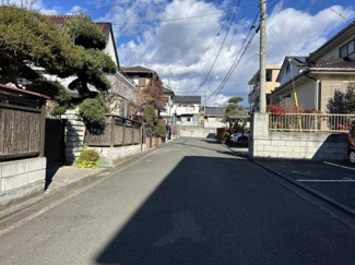 【前面道路含む現地写真】 | 前面道路は交通量も少なく、小さなお子様のいるご家庭も安心です♪