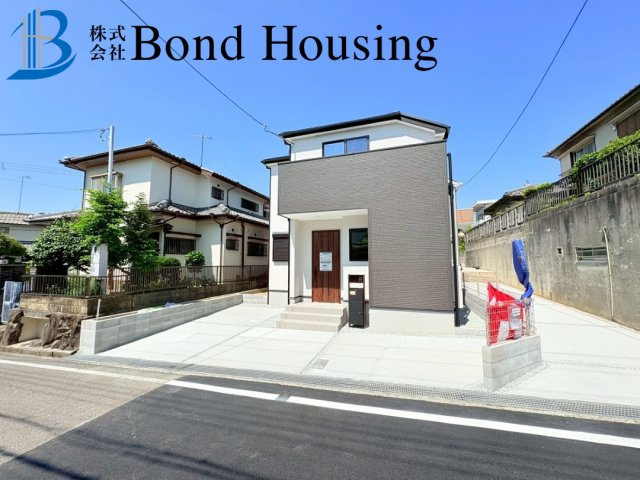 「閑静な住宅地」「L字2台駐車可」第14大久保町高丘 全2棟2号棟の前面道路含む現地写真