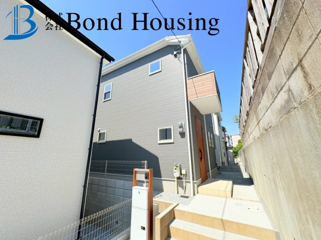 「閑静な住宅地」「縦列2台駐車可」第14大久保町高丘 全2棟1号棟の外観