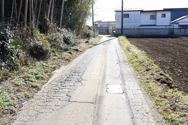 宇都宮市下欠町の前面道路含む現地写真