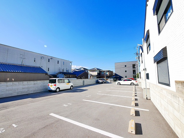 やましんモータープールの駐車場