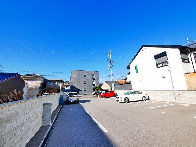 やましんモータープールの駐車場