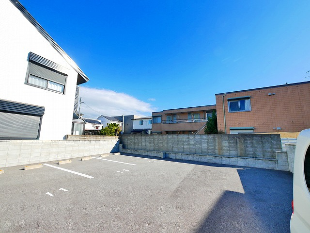 やましんモータープールの駐車場