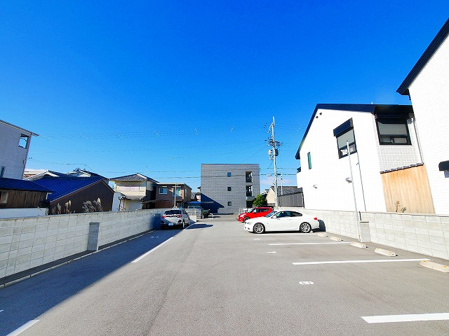 やましんモータープールの駐車場