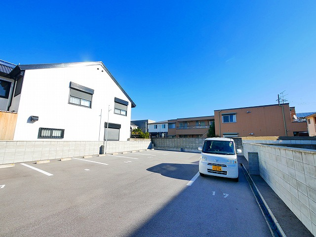 やましんモータープールの駐車場