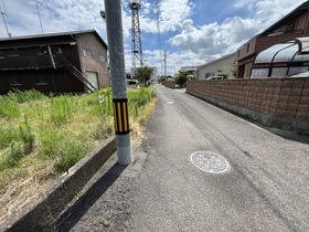売土地の前面道路含む現地写真