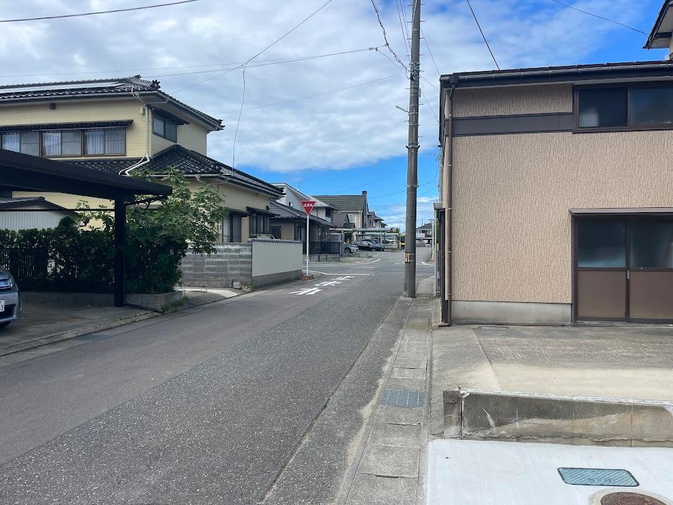 酒田市東泉町建売住宅【Z空調】の前面道路含む現地写真|前面道路になります。