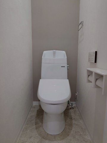 RESET HOUSE－リセットハウス小倉南区朽網西１丁目　【小倉南区　中古戸建て】のトイレ|清潔感あふれる、毎日気持ちよく使える快適トイレ【小倉南区　中古戸建　リノベーション】