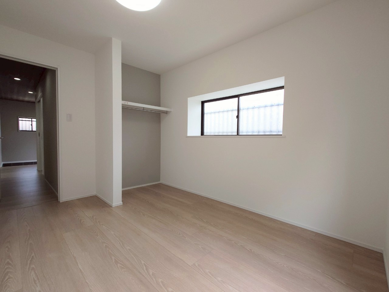 RESET HOUSE－リセットハウス小倉南区朽網西１丁目　【小倉南区　中古戸建て】の洋室|1階5.5帖洋室は収納を工夫して広々♪【小倉南区　中古戸建　リノベーション】