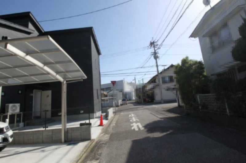 潮新町　新築戸建　の前面道路含む現地写真