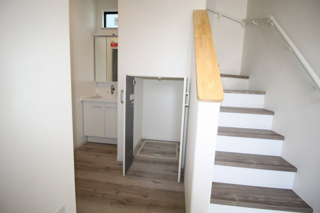 潮新町　新築戸建　の収納|1Ｆ　ホール