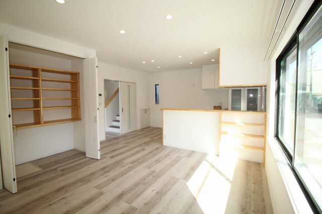 潮新町　新築戸建　の居間・リビング|ＬＤＫ　16.0帖