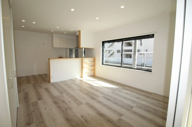 潮新町　新築戸建　の居間・リビング|ＬＤＫ　16.0帖