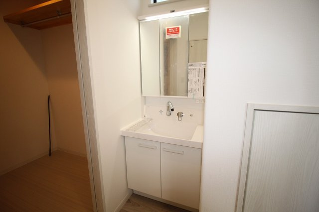 潮新町　新築戸建　の独立洗面台