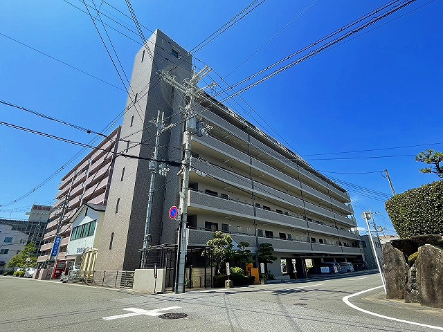 メープルコート中村の外観|キレイな外観です。