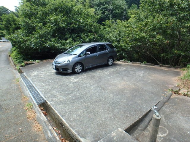 S1630H　白浜中古住宅の駐車場