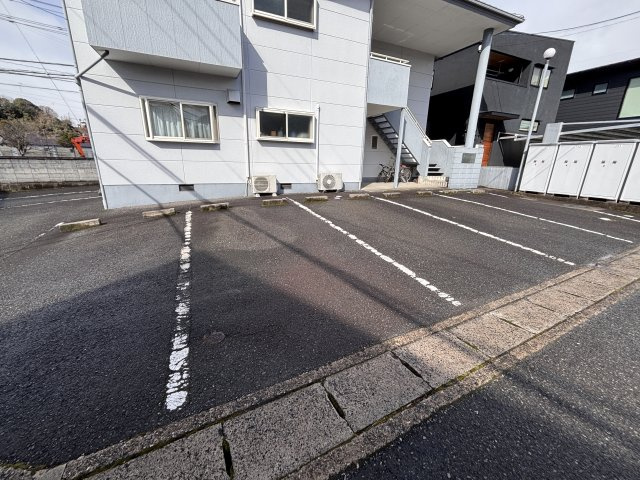 アーバンハイツ中道の駐車場