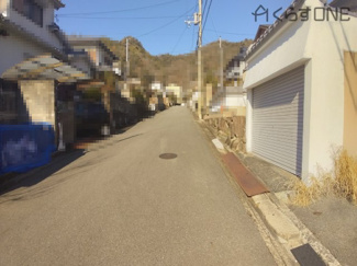 【前面道路含む現地写真】