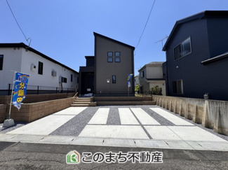 【駐車場】 | GRAFARE宇都宮市上戸祭町3期　1号棟 | 並列3台分の駐車スペースがございます