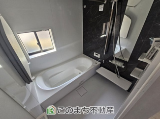 【浴室】 | GRAFARE宇都宮市上戸祭町3期　1号棟 | ゆったりと入れるフルオートバスはお子様との団らんバスタイムが楽しめます♪
足を伸ばしてゆったりくつろげる１坪バスルームです☆