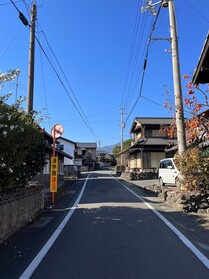 売土地の前面道路含む現地写真