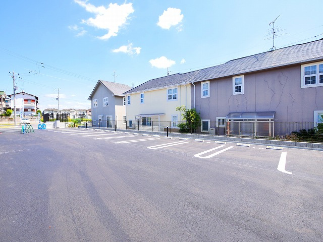 ファミリア　ヴィヴァーチェⅠの駐車場