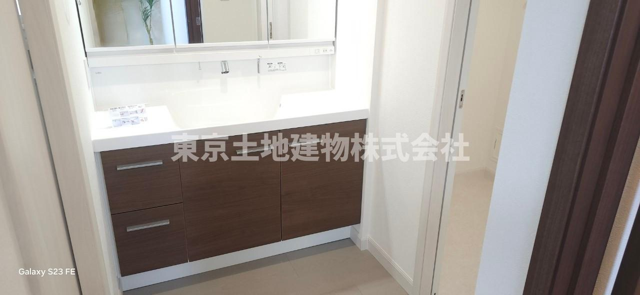 MOCXGARDEN前橋三俣町　1号地の独立洗面台|2人で並んでも窮屈さを感じない洗面台