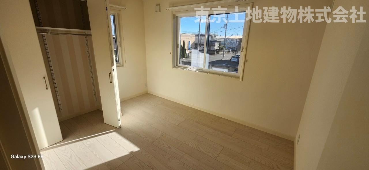 MOCXGARDEN前橋三俣町　1号地の洋室|【2階/5.4帖洋室】
片付けやすい広さの洋室♪
ご家族のコミュニケーションもUPするリビング階段