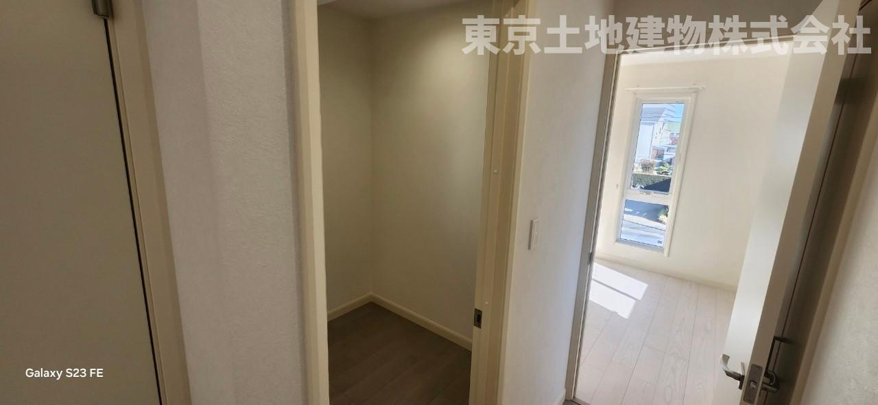 MOCXGARDEN前橋三俣町　1号地の収納|【2階/サービスルーム】
大きな荷物も収納できる便利な納戸♪
ご家族のコミュニケーションもUPするリビング階段