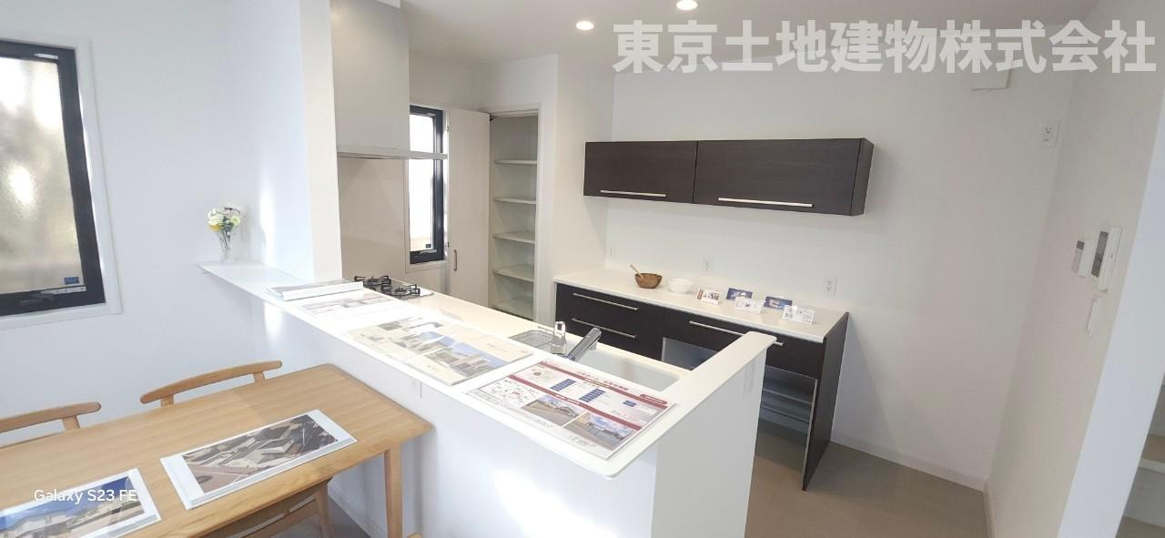 MOCXGARDEN前橋三俣町　1号地のダイニング|収納が充実！パントリーが大活躍♪
ご家族のコミュニケーションもUPするリビング階段