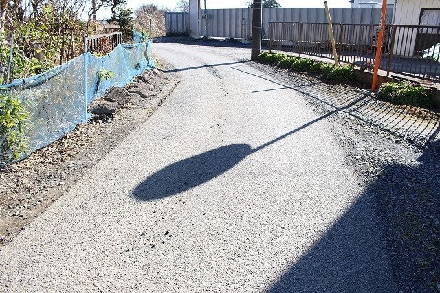 宇都宮市下欠町の前面道路含む現地写真