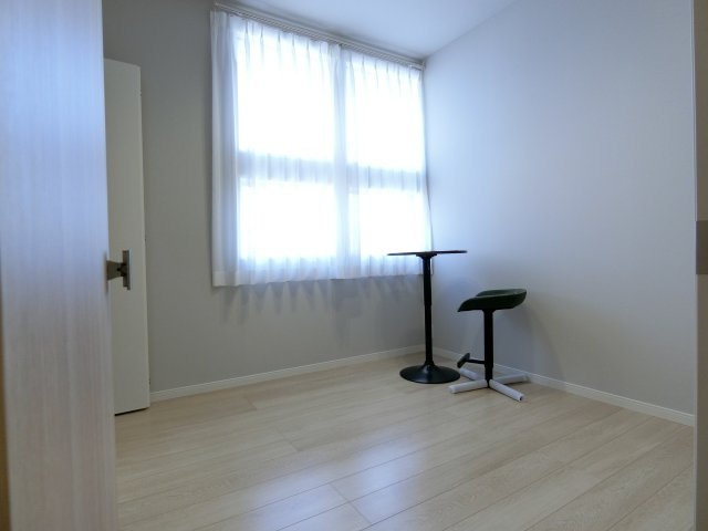 エムズガーデン福米東の洋室