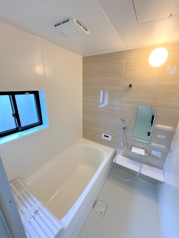 【浴室】 | 仲介手数料無料！　西宇部小学校に通えるリフォーム済中古住宅　宇部市西宇部北６丁目 | １坪タイプのゆったりとしたお風呂